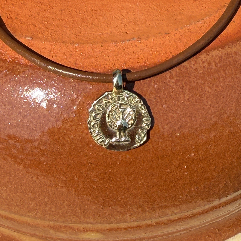 Necklace with a pendant on a ceramic plate